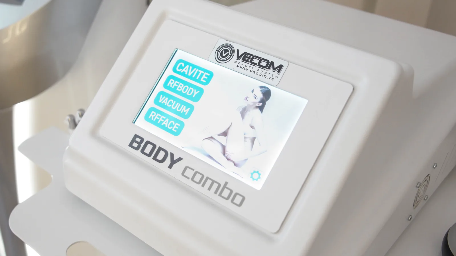 Aparatul Body Combo pentru radiofrecvență corporală la Cellulite Expert