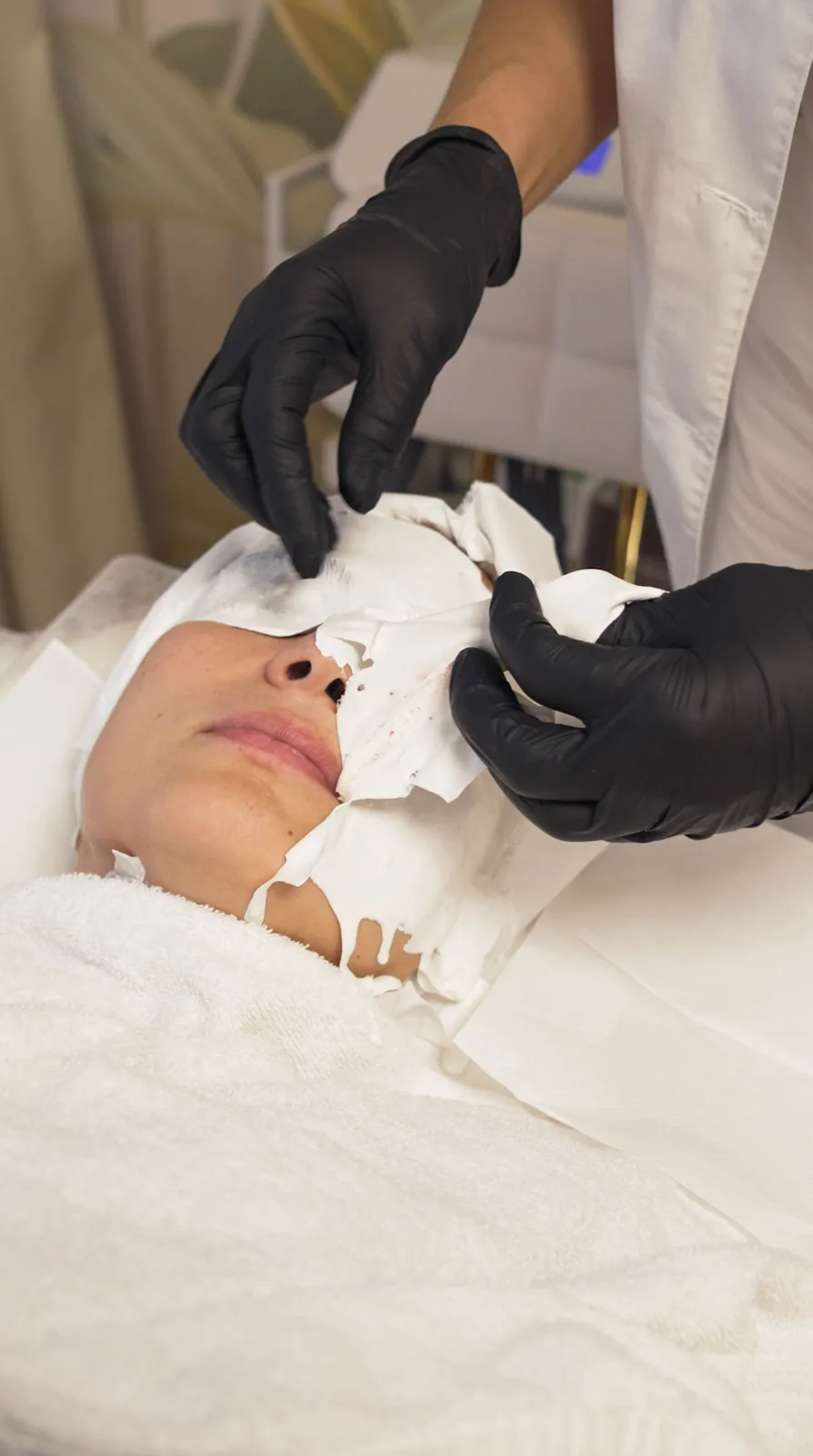 Ritual Instant Detox & Glow – aplicarea măștii cu alge