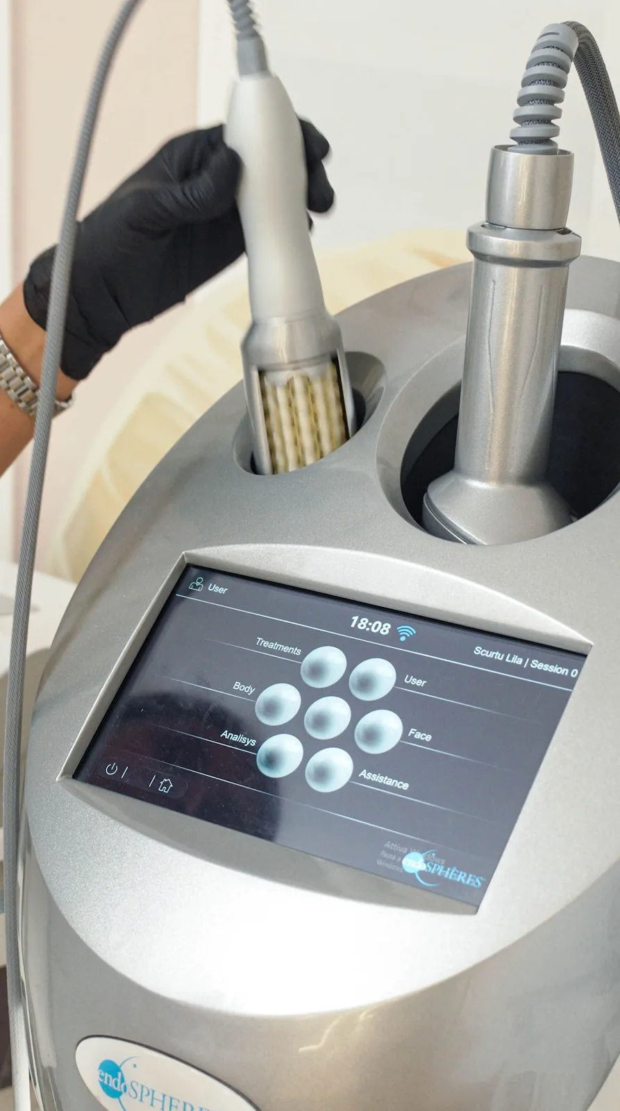 Aparatul Endospheres Evolution din salonul Cellulite Expert, folosit pentru tratamente anticelulitice